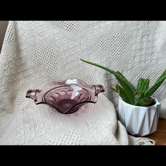 Purple Amethyst Kings Crown 2 Handled Crimped Bonbon Bowl 8 ½" Indiana Glass VTG - Picture 5 of 5